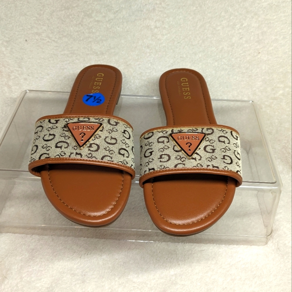 NWOT Guess,‎ Signature "G" Canvas Cushioned Slides, size 7.5
